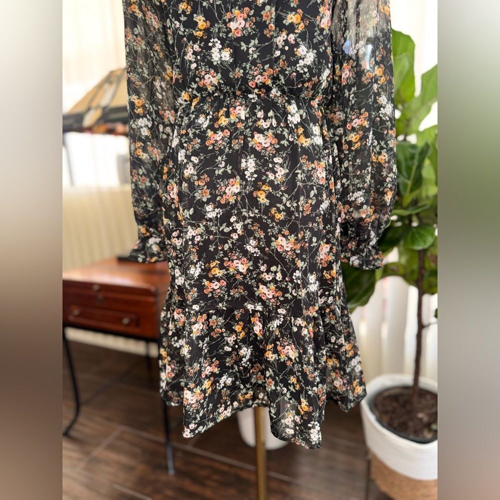 Black Tape Floral V-Neck Ruffle Hem Long Sleeve Mini Dress Black Multi Size LG - Picture 11 of 14